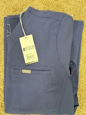 Figs Women's Scrub Top in Navy